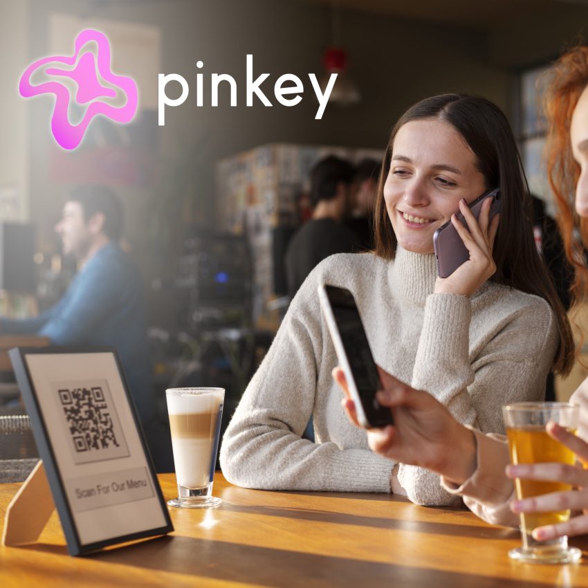 personne-scannant-le-code-qr5